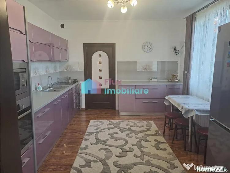 Casă cu 5 camere cu Teren 1600 Mp în Moara