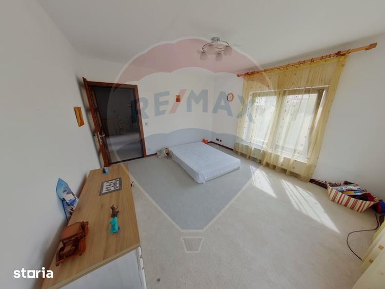 Casă cu 6 camere cu Teren 1505 Mp în Central