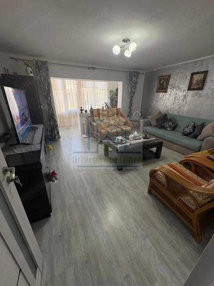 Apartament cu 3 camere decomandat în Central