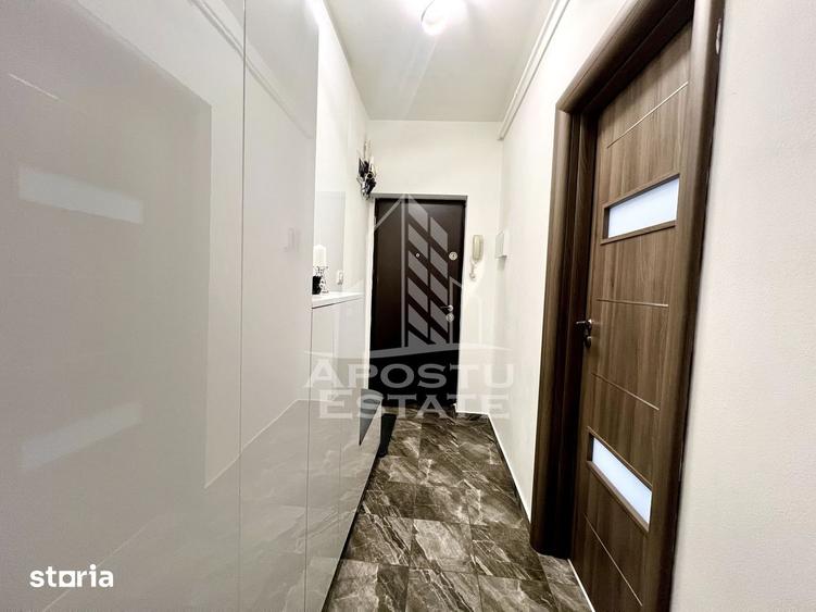 Apartament cu 3 camere semidecomandat, mobilat în Aradului