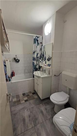 Apartament cu 3 camere decomandat în Complex Studențesc