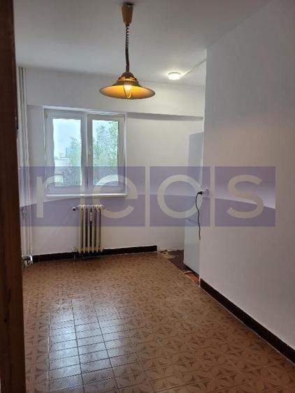 Apartament cu 4 camere semidecomandat în Dorobanți