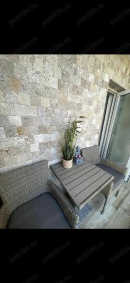 Apartament cu 3 camere decomandat în Rovine