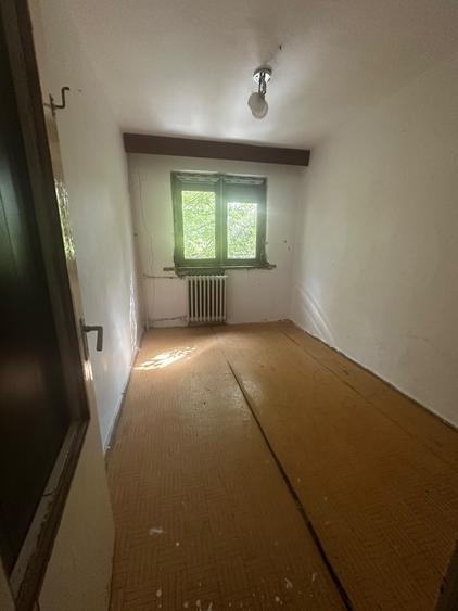 Apartament cu 3 camere semidecomandat în Viziru 1
