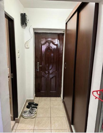 Garsonieră decomandată în Costin Georgian