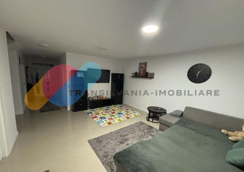 Casă individuală cu 5 camere cu Canalizare în Câmpenești