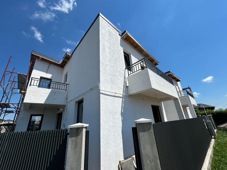 Duplex cu 4 camere cu Canalizare în Popas Păcurari