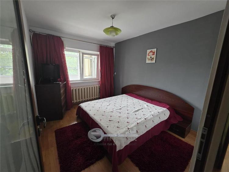 Apartament cu 3 camere decomandat, mobilat în Nicolina