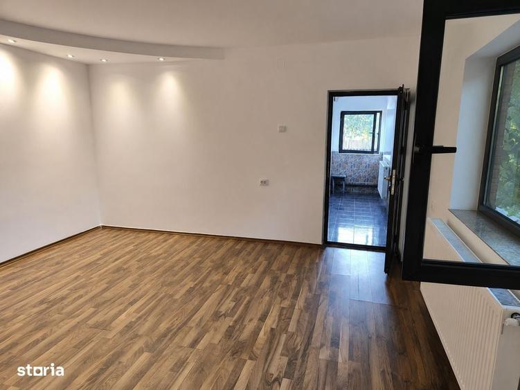 Casă cu 4 camere în Golești
