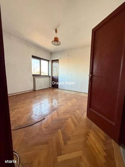 Apartament cu 3 camere în Calea Victoriei