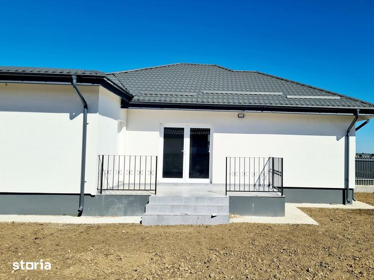 Casă cu 4 camere cu Teren 800 Mp în Săbăreni
