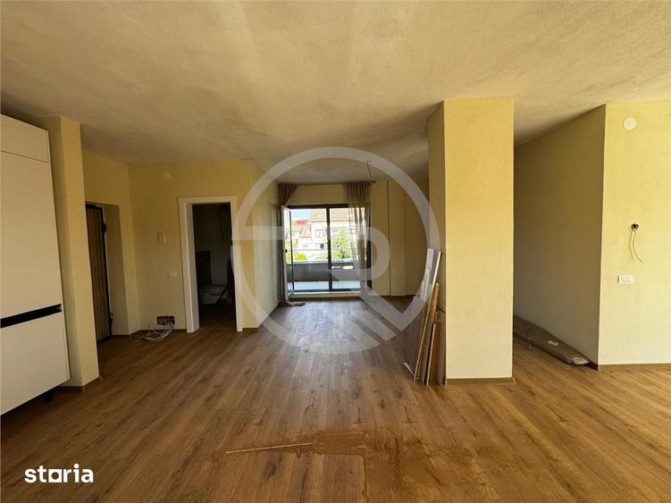 Apartament cu 3 camere semidecomandat în Borhanci