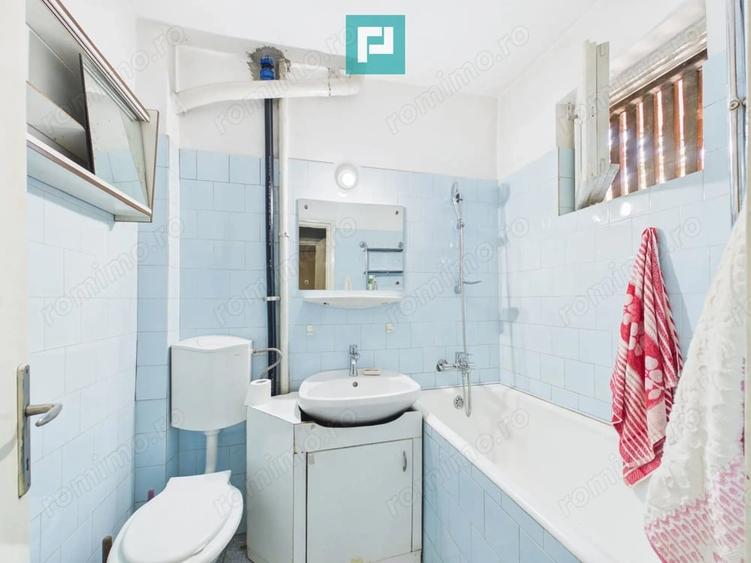 Apartament cu 3 camere semidecomandat în Romanilor