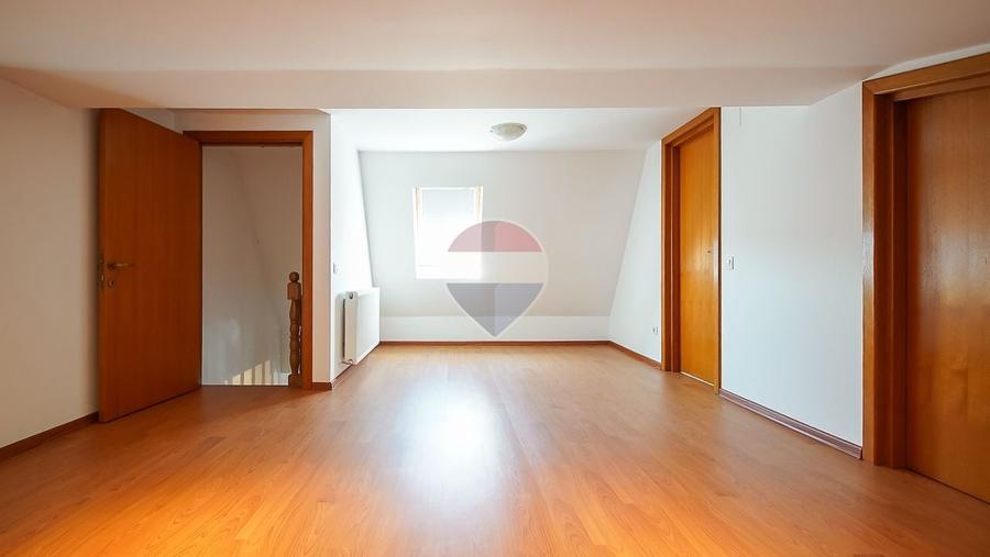 Apartament cu 3 camere decomandat, mobilat în Tractorul