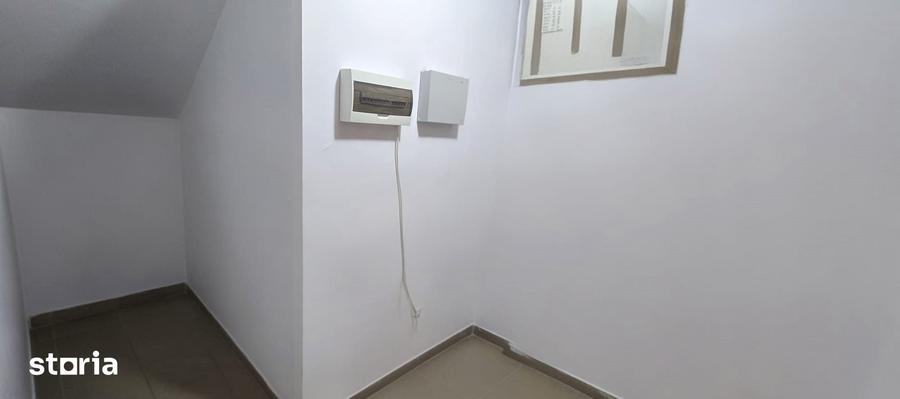 Casă cu 4 camere cu Teren 150 Mp în Văcăresti