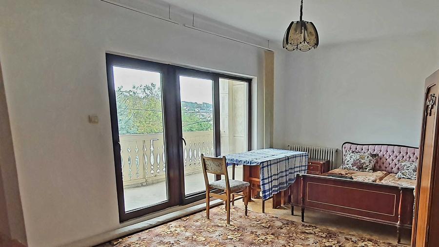 Etaj vila compus din 2 camere de inchiriat + baie + bucatarie pentru studenti, Iasi, zona UMF - 8 minute - 5