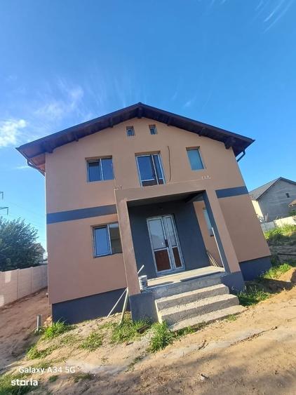 Casă cu 4 camere în Bariera Vâlcii