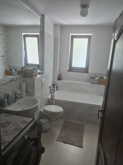 Apartament cu 2 camere semidecomandat în Roșu