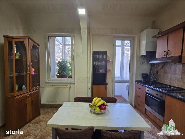 Apartament cu 4 camere decomandat, mobilat în Central