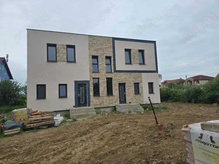 Casă cu 4 camere în Sânmartin