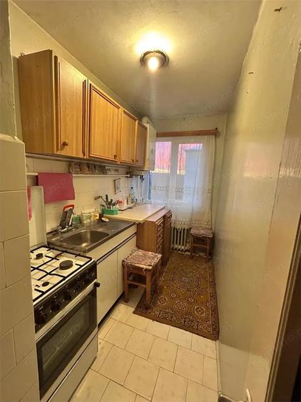 Apartament cu 3 camere semidecomandat în Central