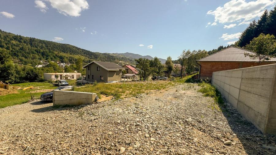 Teren Construcții intravilan de 1800 mp, în Nord