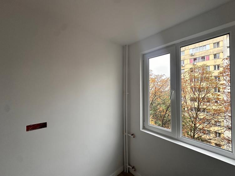 Apartament cu 3 camere semidecomandat în Lacul Tei