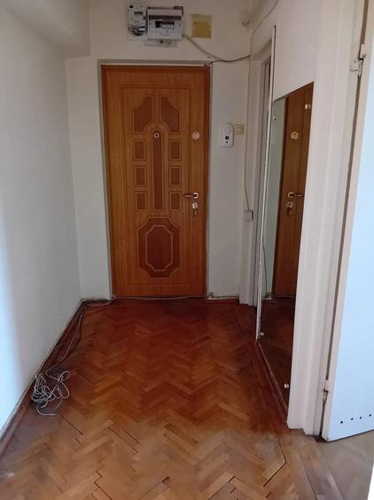 Apartament cu 3 camere decomandat în Piscu