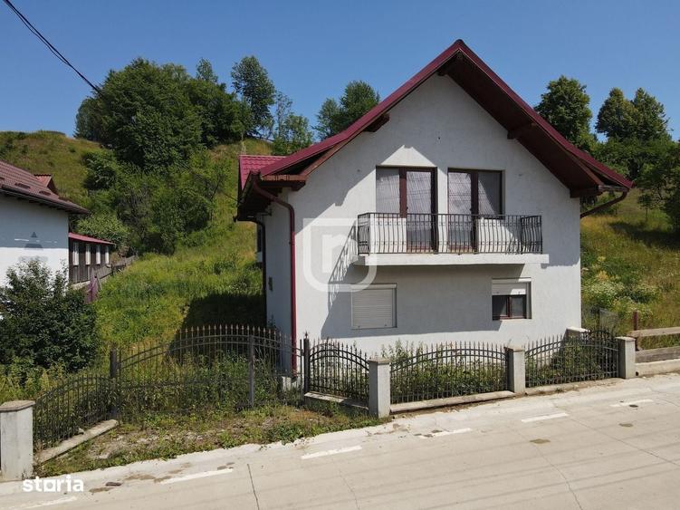 Casă cu 4 camere în Doroteia