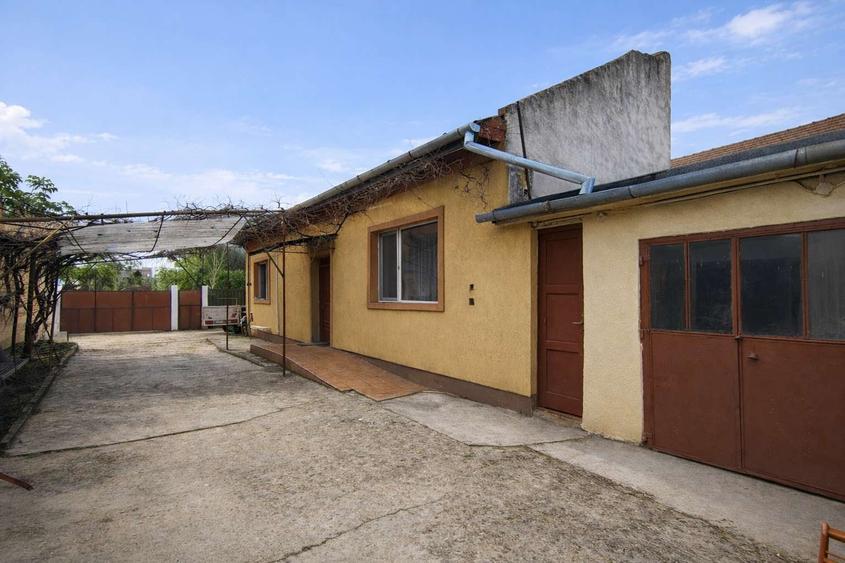 Casă individuală cu 2 camere cu Garaj în Semicentral