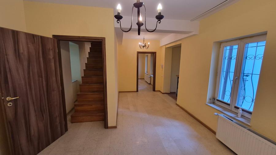 Casă cu 6 camere cu Canalizare în Cișmigiu