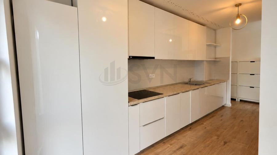 Apartament cu 3 camere semidecomandat în Barbu Văcărescu
