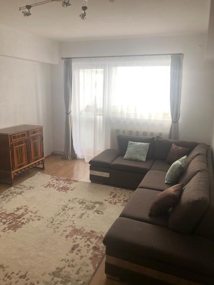 Apartament cu 3 camere semidecomandat în Central