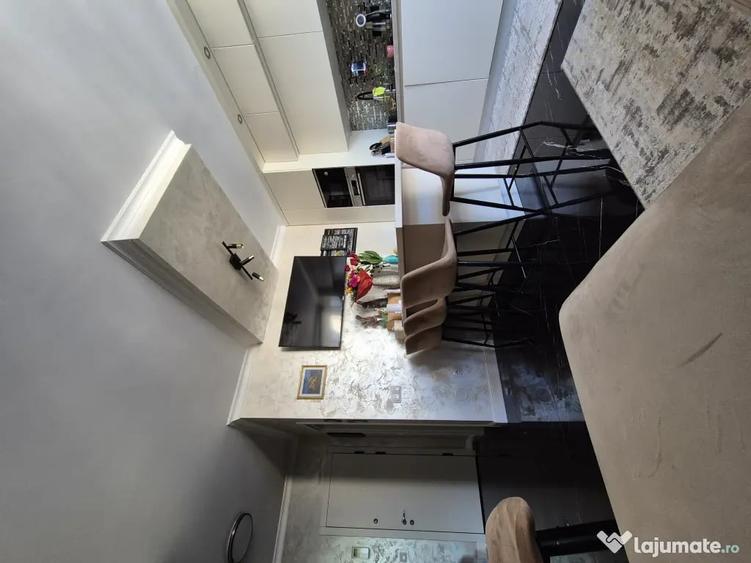 Apartament cu 3 camere decomandat în Chinteni