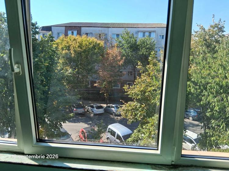 Apartament cu 2 camere decomandat în Energiei