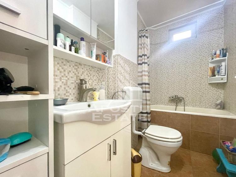 Casă individuală cu 6 camere cu Canalizare în Ultracentral