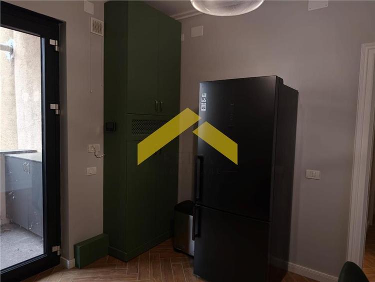 Apartament cu 4 camere decomandat în Ultracentral