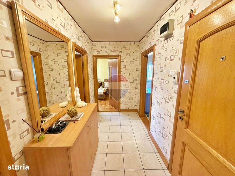 Apartament cu 3 camere decomandat în Banu Mărăcine