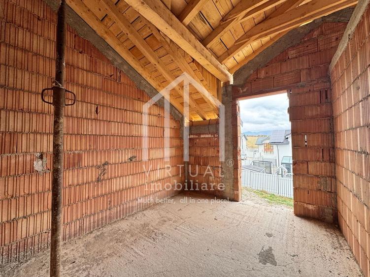 Duplex cu 4 camere cu Canalizare în Est