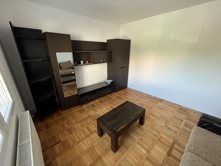 Garsonieră decomandată în Tudor