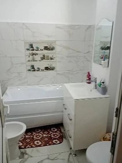 Apartament cu 3 camere semidecomandat în Micro 3