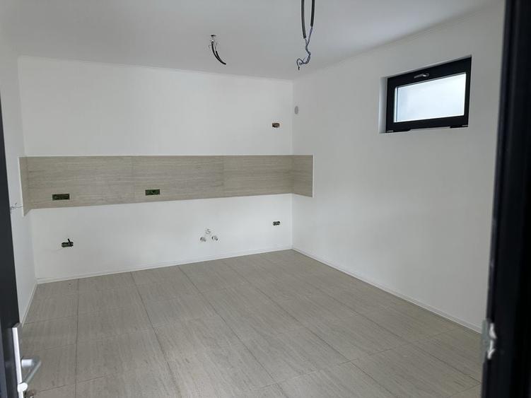 Casă cu 4 camere în Răzvad