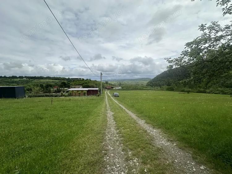 Teren de 2000 mp, în Fântânele