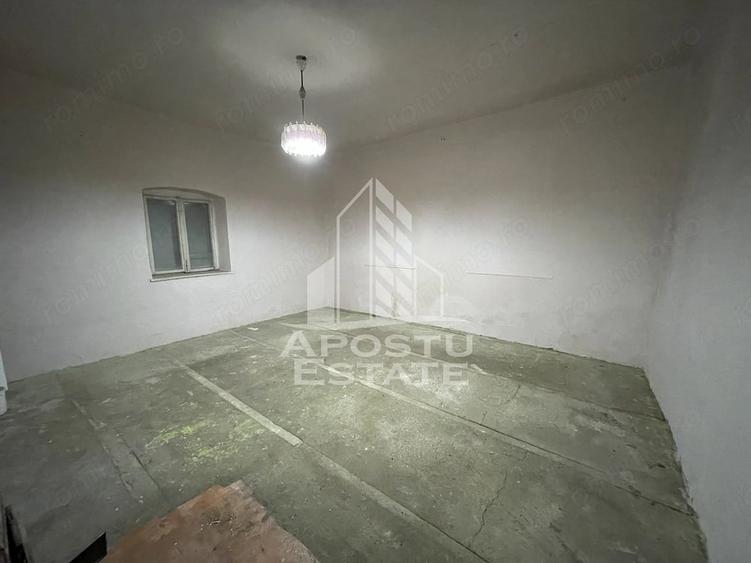 Casă cu 2 camere cu Teren 1554 Mp în Săcălaz