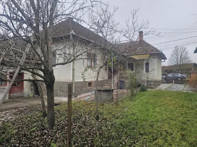 Casă cu 4 camere în Rișculița