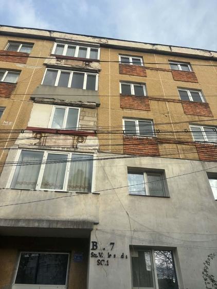 Apartament cu 4 camere decomandat în Central