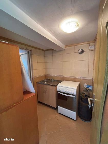 De vanzare casa cu 4 camere la 10 min de Roman cu teren de 500mp - 2