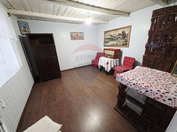 Casă individuală cu 4 camere cu Teren 1677 Mp în Slobozia (Roznov)