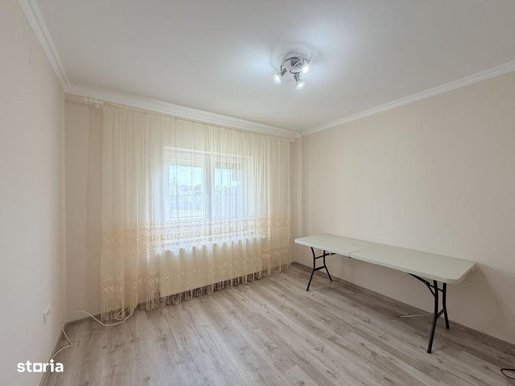 Casa frumoasa de vanzare 6 Camere in Sanleani (intra sa vezi) - 17