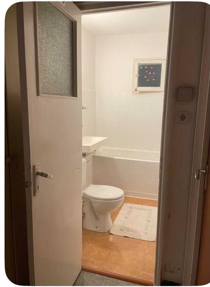 Apartament cu 3 camere semidecomandat în Dristor